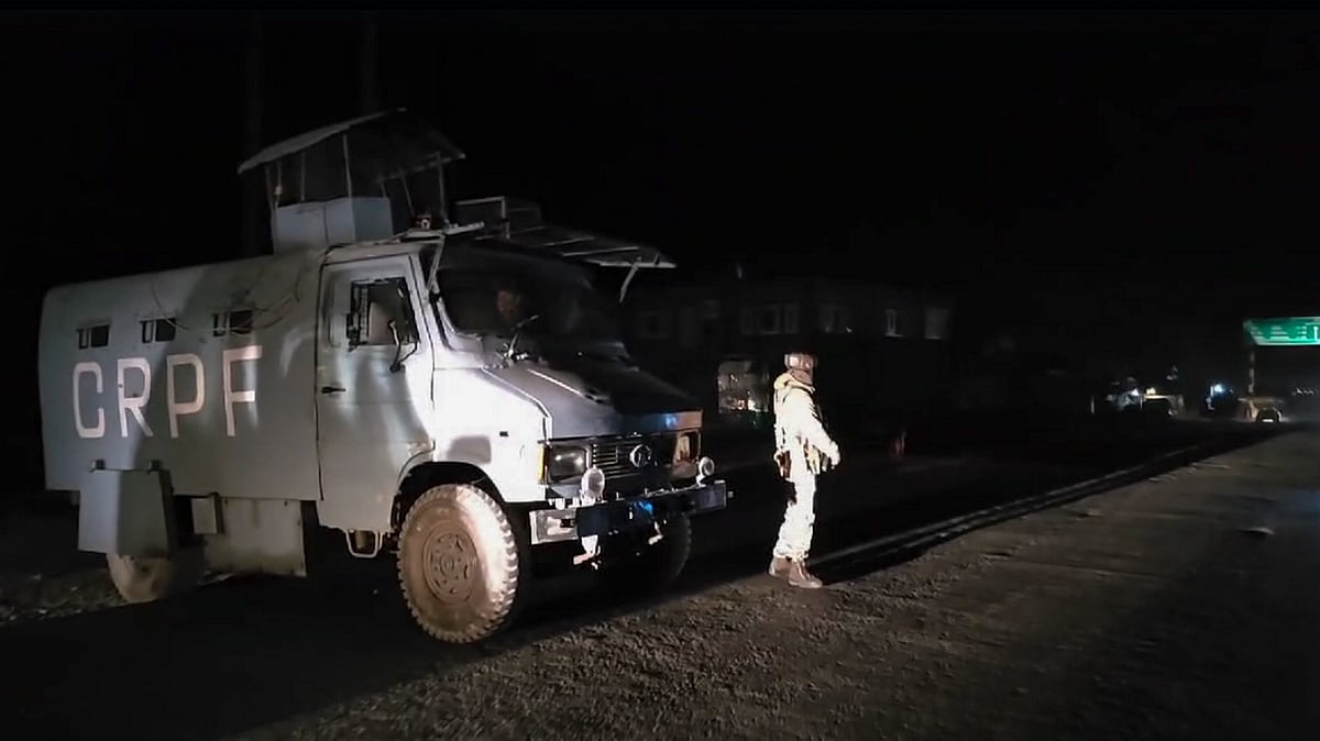 Security forces cordon off the area in Ganderbal district on 20 October (photo: PTI)
