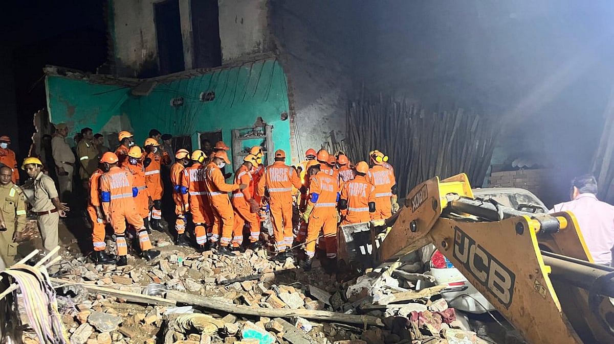 NDRF personnel at the blast site (photo: PTI) 