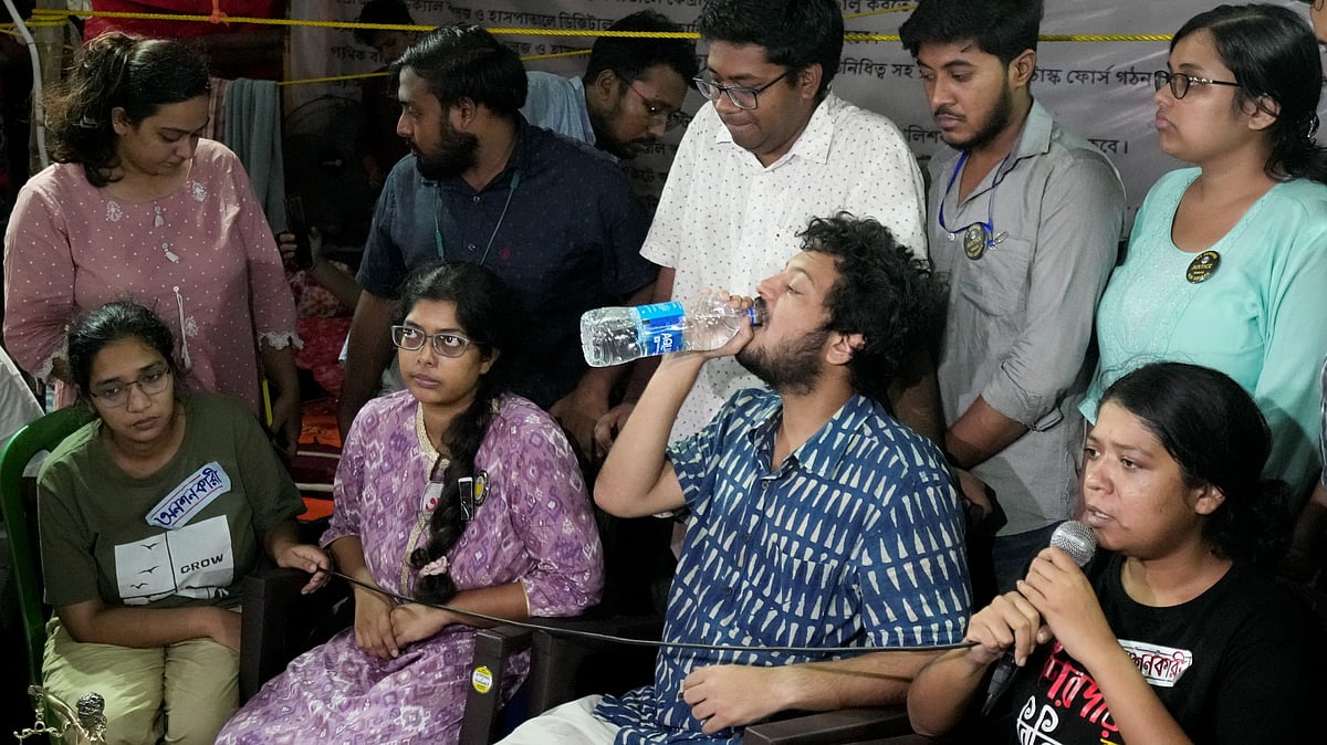 Bengal: Junior docs withdraw hunger strike after meeting with Mamata