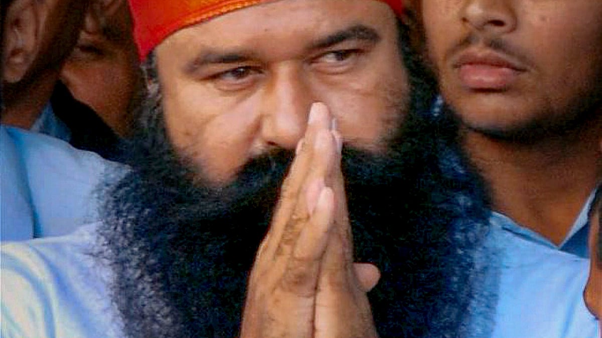 Gurmeet Ram Rahim Singh greets supporters in Ambala (PTI file photo)