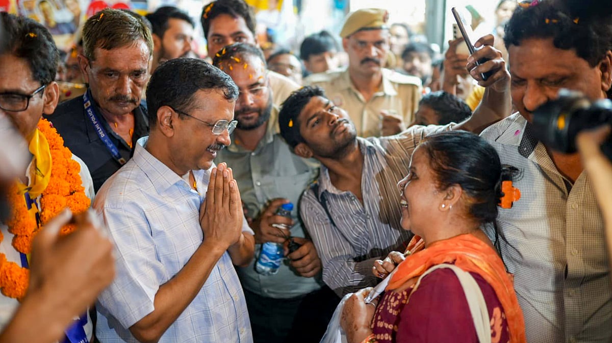Arvind Kejriwal interacts with supporters in New Delhi on 23 October (photo: PTI)