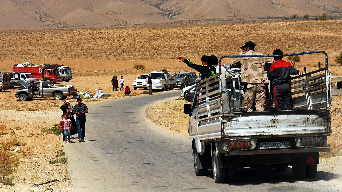 Refugees at the Lebanon-Syria border crossing (photo: IANS)