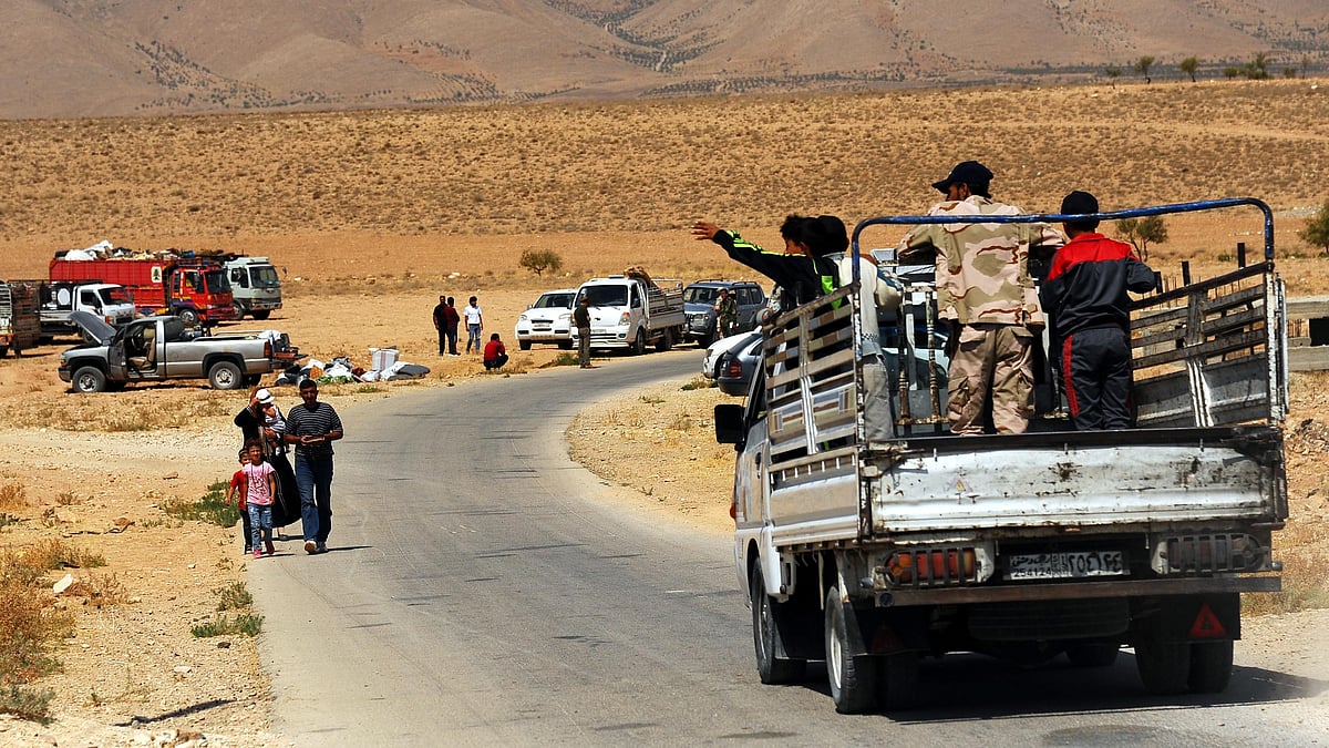 Refugees at the Lebanon-Syria border crossing (photo: IANS)