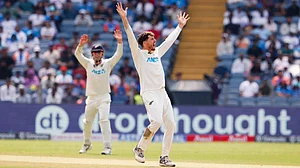 Pune Test: Batting meltdown threatens end of India's unbeaten run at home