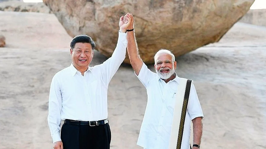 Chinese President Xi Jinping and PM Narendra Modi (file photo)          