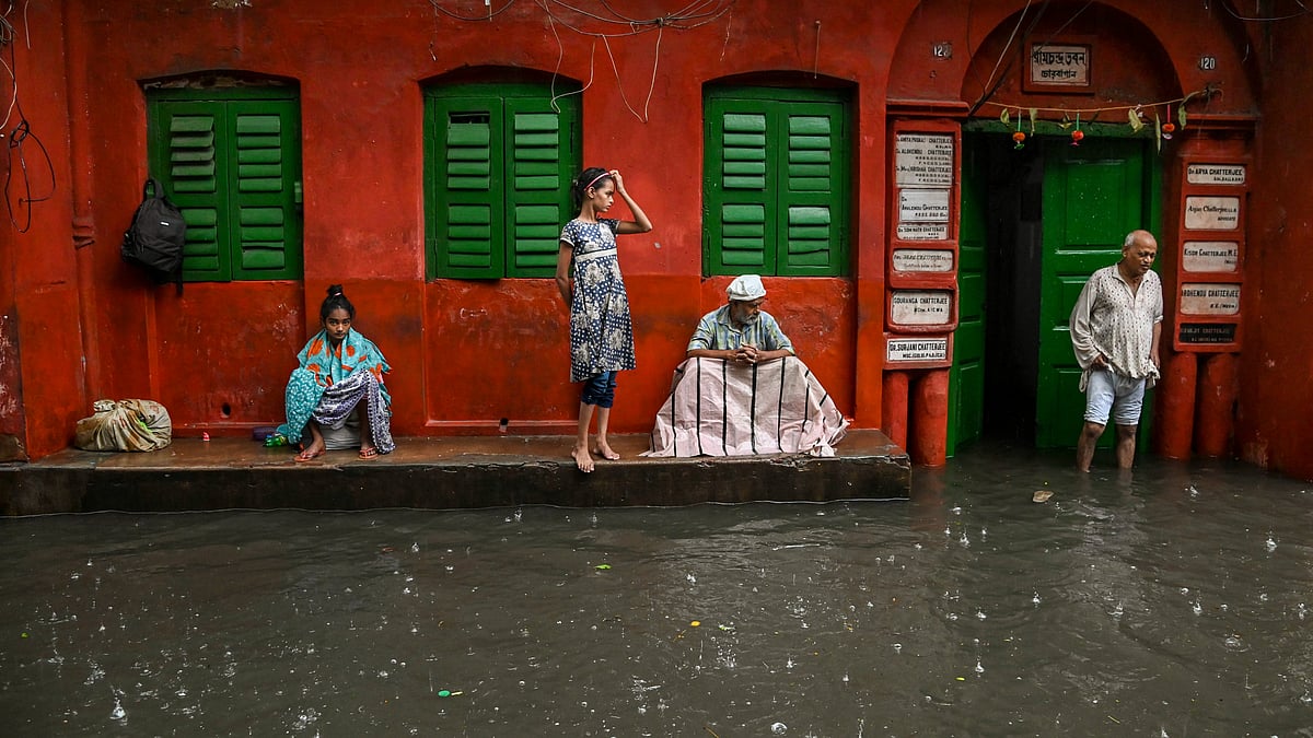 ‘Dana’ causes significant damage in Odisha, Bengal; Mamata confirms 4 deaths