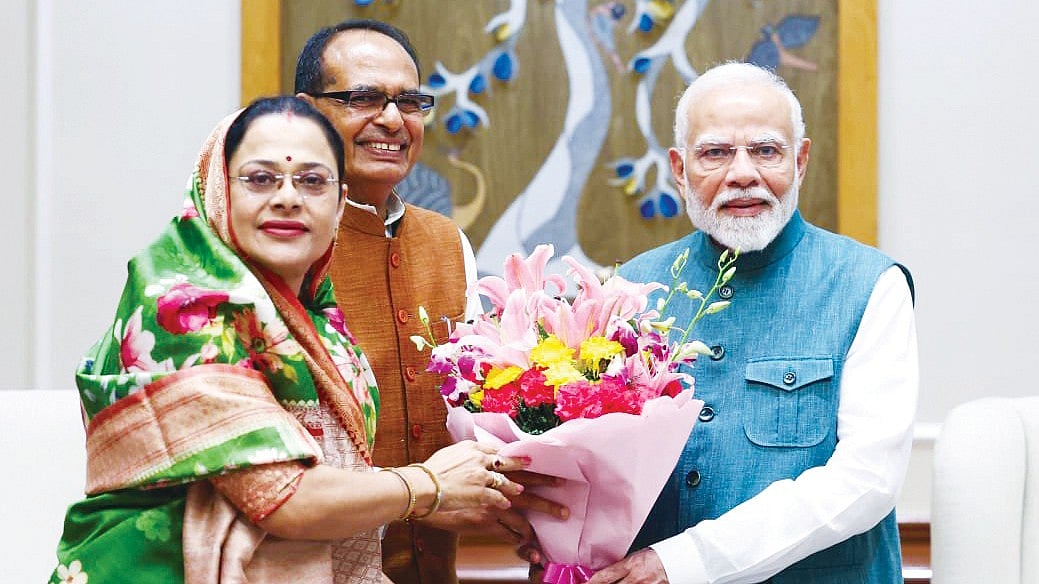 Madhya Pradesh: Wonders never cease, Shivraj Chouhan is class monitor!