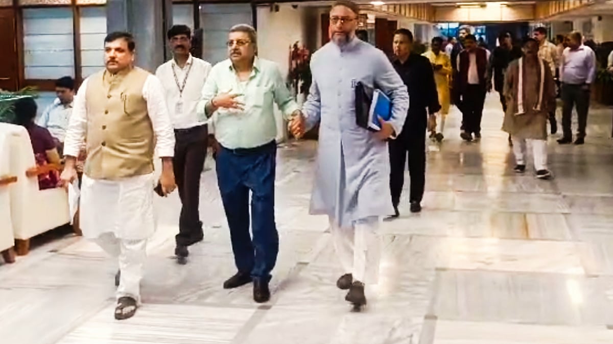 Sanjay Singh (AAP), Kalyan Banerjee (TMC) and Asaduddin Owaisi (AIMIM) leave a JPC meeting on 22 Oct