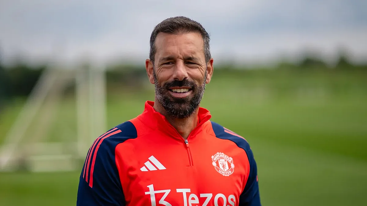 Ruud van Nistelrooy, a Manchester United stalwart, should earn the players' respect as interim manager