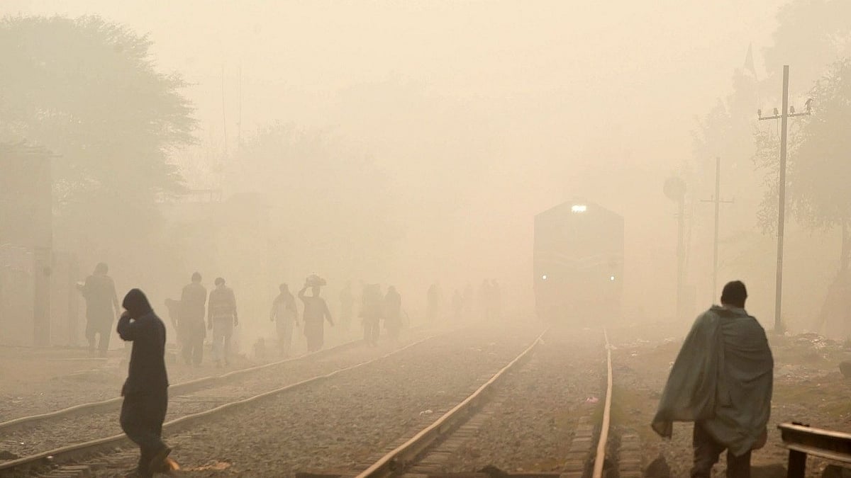 Smog level rises in Pakistan (photo: IANS)