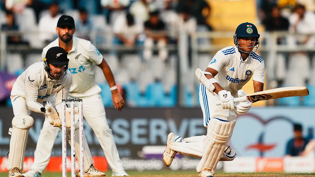 Yashasvi Jaiswal plays a shot (photo: PTI)