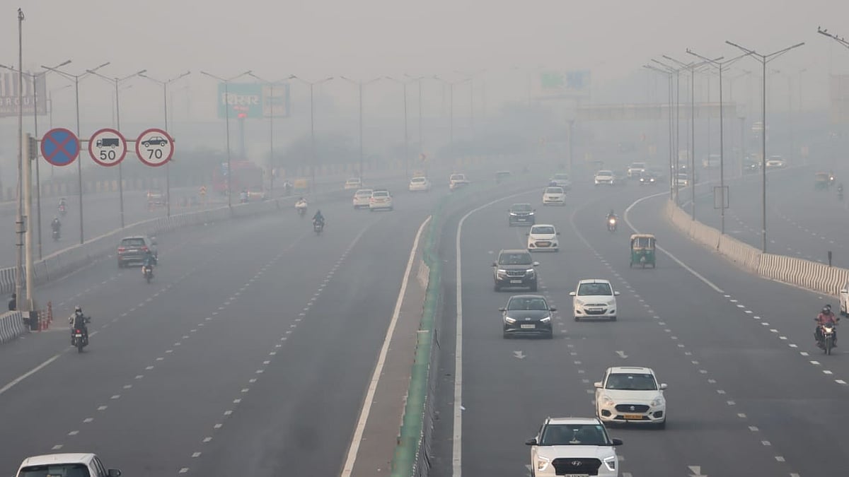 Delhi engulfed in smog after Diwali (Photo: Vipin/ NH)