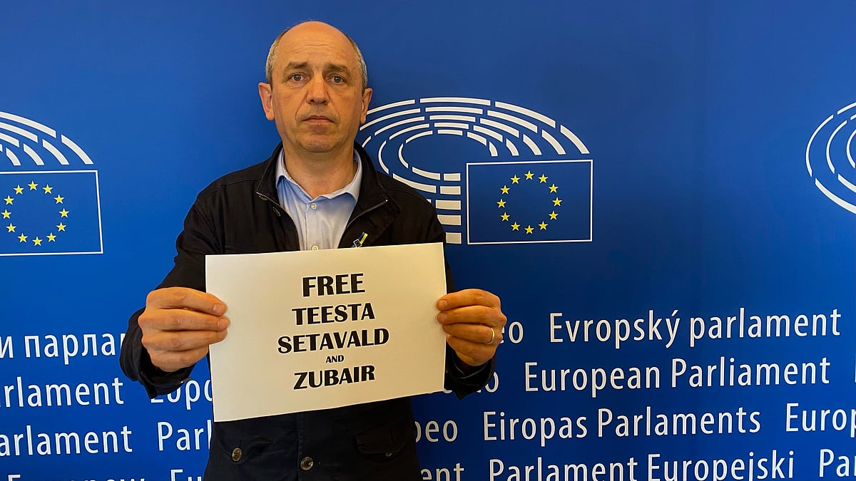 UN special rapporteur poses in protest against Teesta Setalvad and Mohammed Zubair's arrest in 2022
