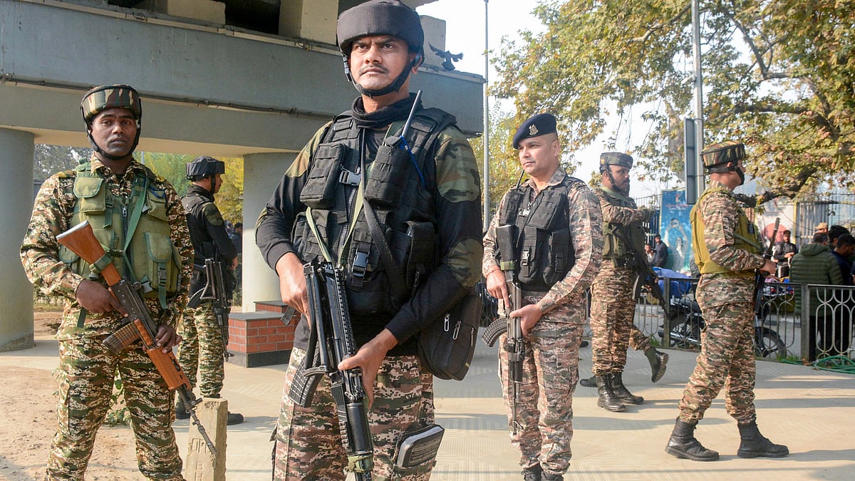 11 injured in grenade attack in Srinagar