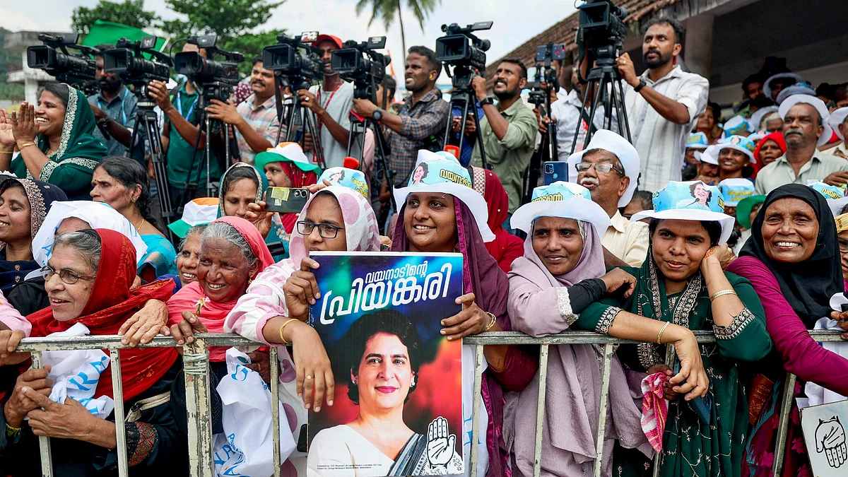 Supporters at Priyanka Gandhi's public rally in Wayanad on 5 November (photo: PTI)