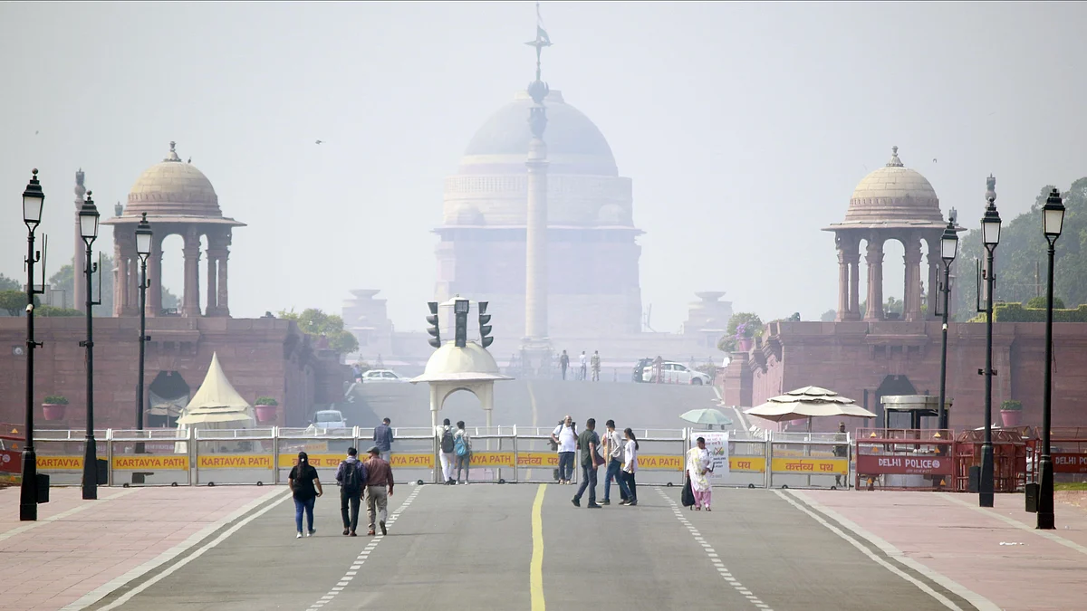 The smoggy air around Parliament in New Delhi, morning of 6 November 2024, shows reduced visibility