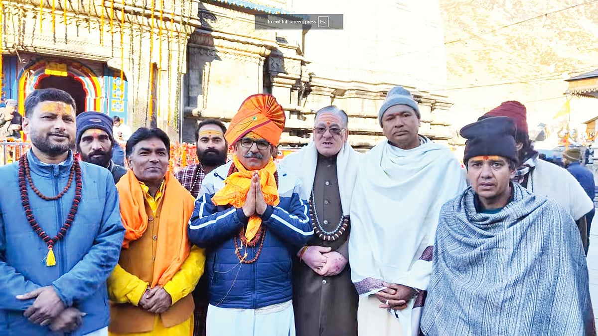 Congress candidate Manoj Rawat (centre)