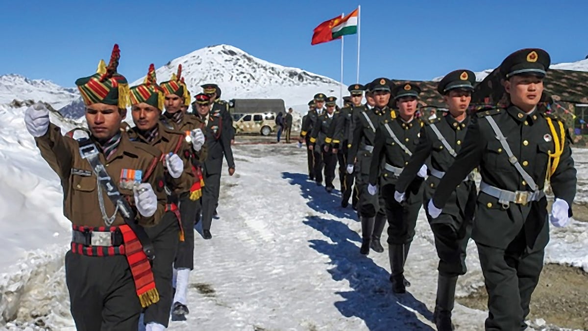 Indian and Chinese forces at the LAC in Ladakh