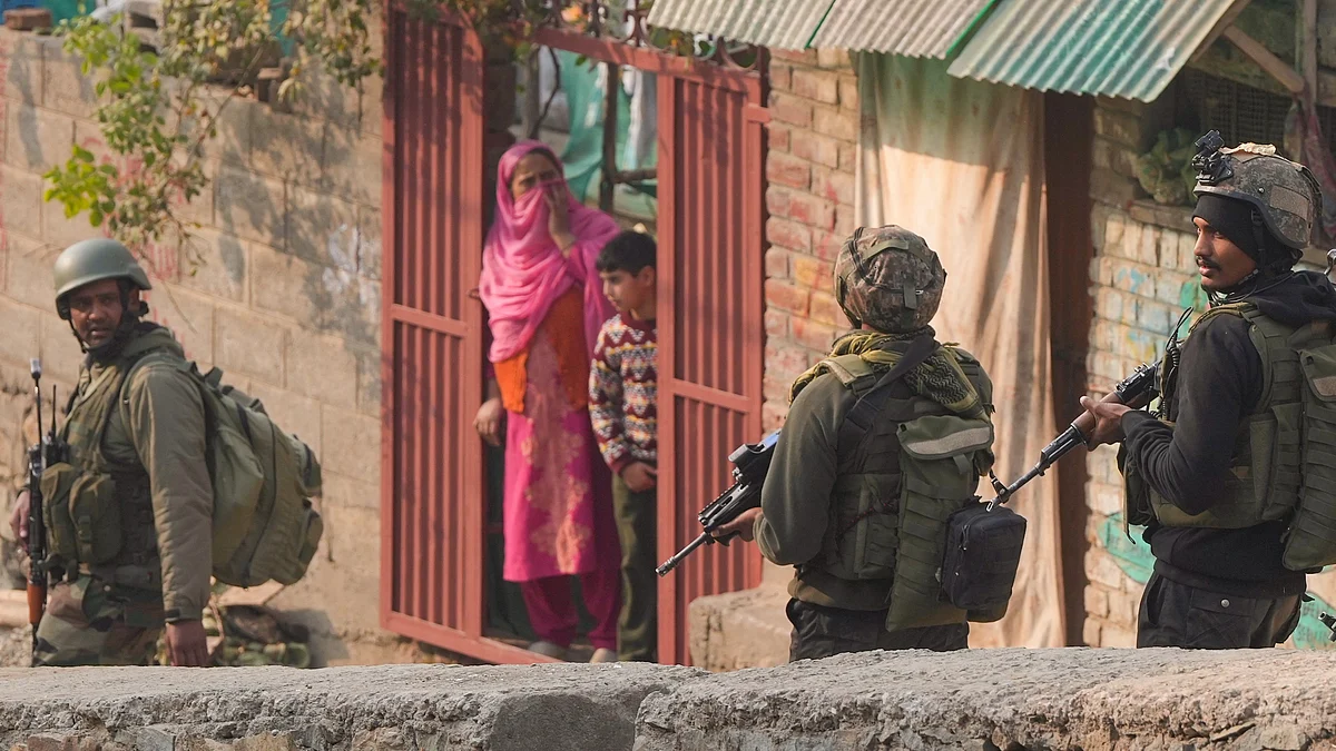 A gunfight with terrorists in Zabarwan forest on the outskirts of Srinagar, 10 Nov. 2024 (Photo: PTI)