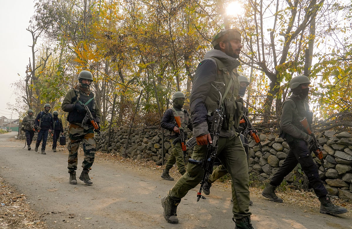 Security personnel during an encounter with terrorists in Zabarwan forest on the outskirts of Srinagar, 10 Nov. 2024. (Photo: PTI)