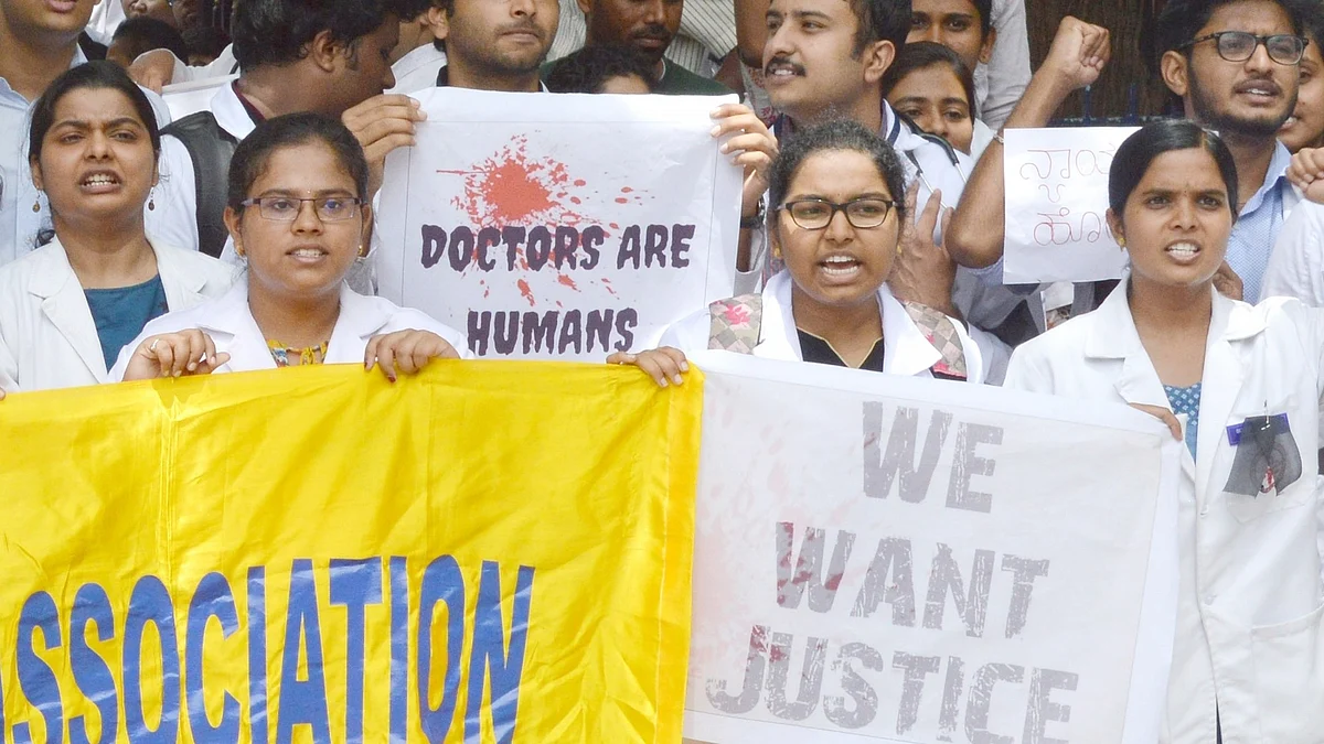 Doctors stage protest in Bengaluru (photo: IANS)