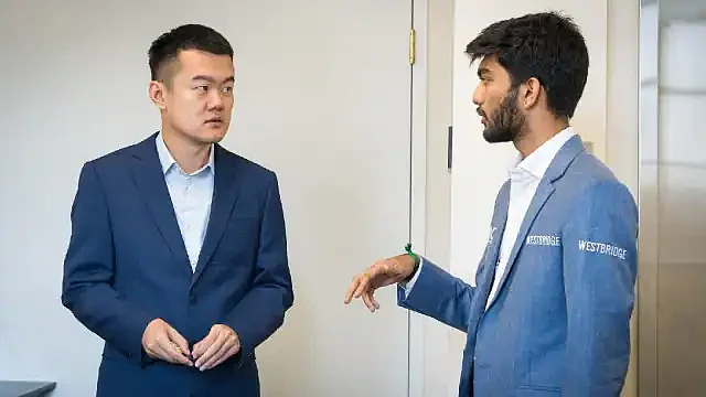 Face-off: D. Gukesh (right) and Ding Liren, the reigning world champion (photo: Fide)