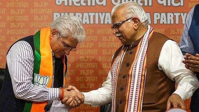 Kailash Gehlot (left) greeted by Union minister Manohar Lal Khattar