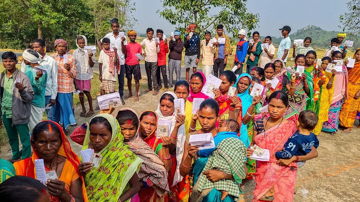 Voters queue up in Jharkhand (photo: PTI)