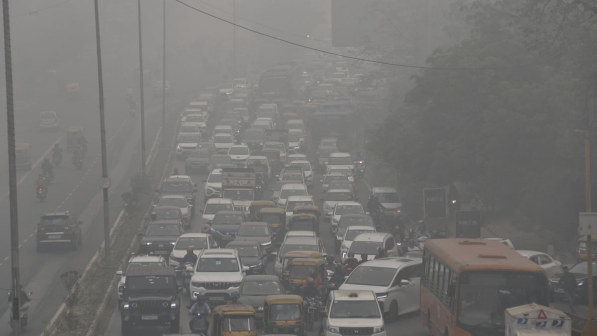 Smog-blanketed Delhi traffic (less of it than usual, thanks to GRAP) in November 2024 (photo: Vipin/NH)