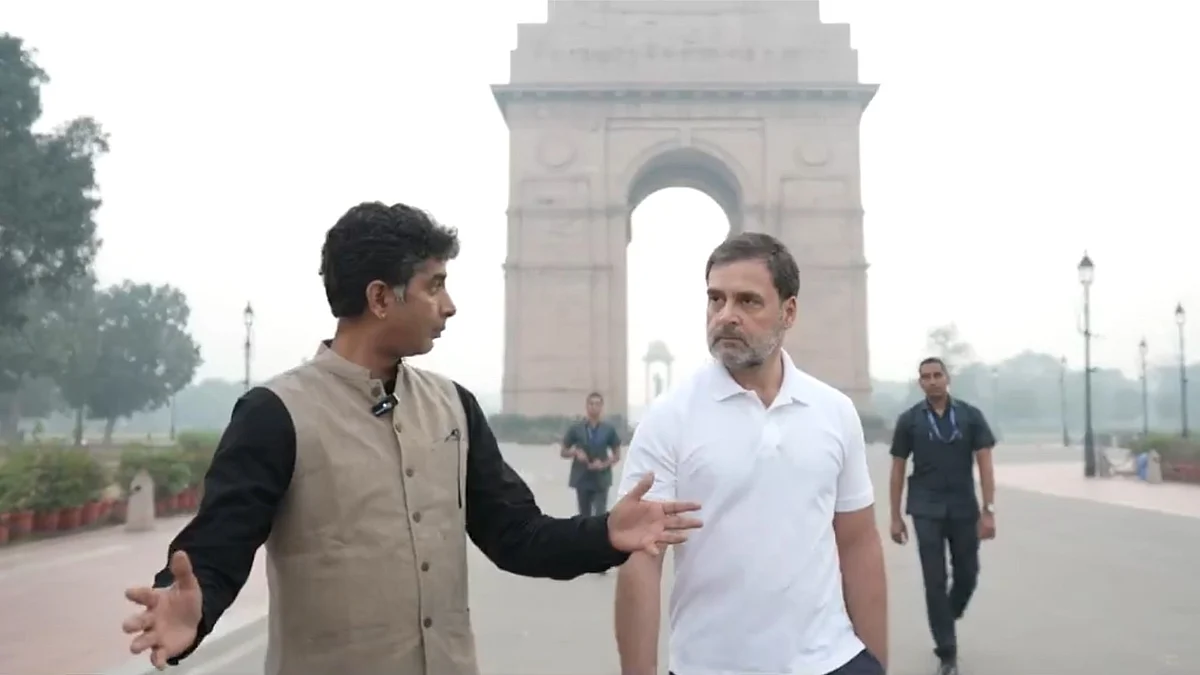 Rahul Gandhi discusses Delhi air pollution at India Gate (screengrab from his video)