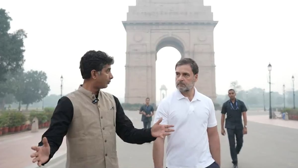 Rahul Gandhi discusses Delhi air pollution at India Gate (screengrab from his video) 