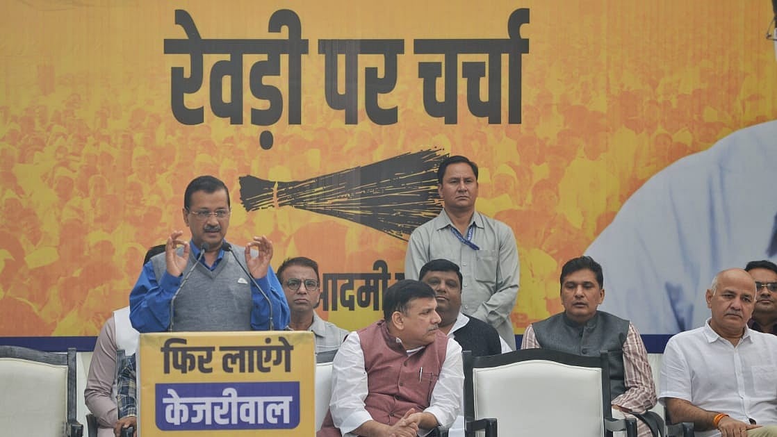 Arvind Kejriwal and other party leaders in New Delhi on 22 November (photo: Vipin/NH)