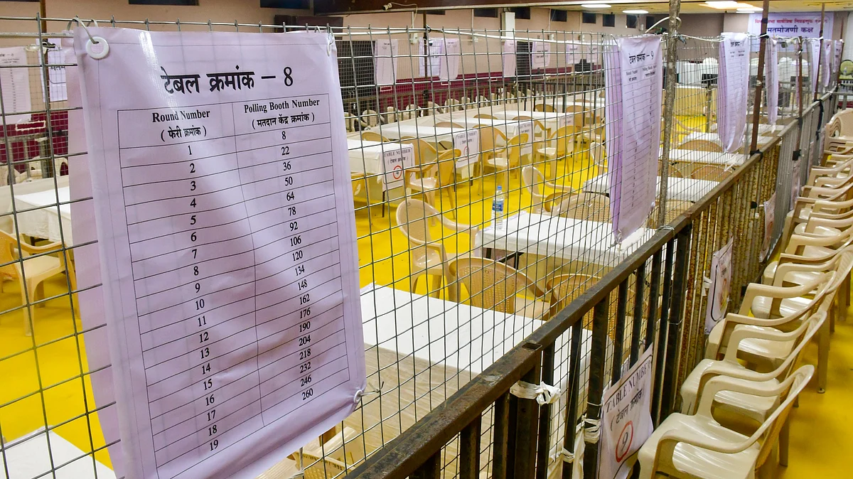 A vote counting centre in Mumbai on 22 November (photo: PTI)