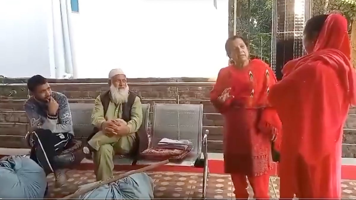 Himachal: Sarpanch’s wife made to apologise for harassing Kashmiri traders
