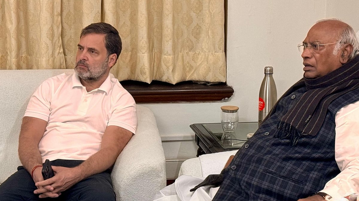 Rahul Gandhi and Mallikarjun Kharge at a gathering of Opposition leaders before the day's session