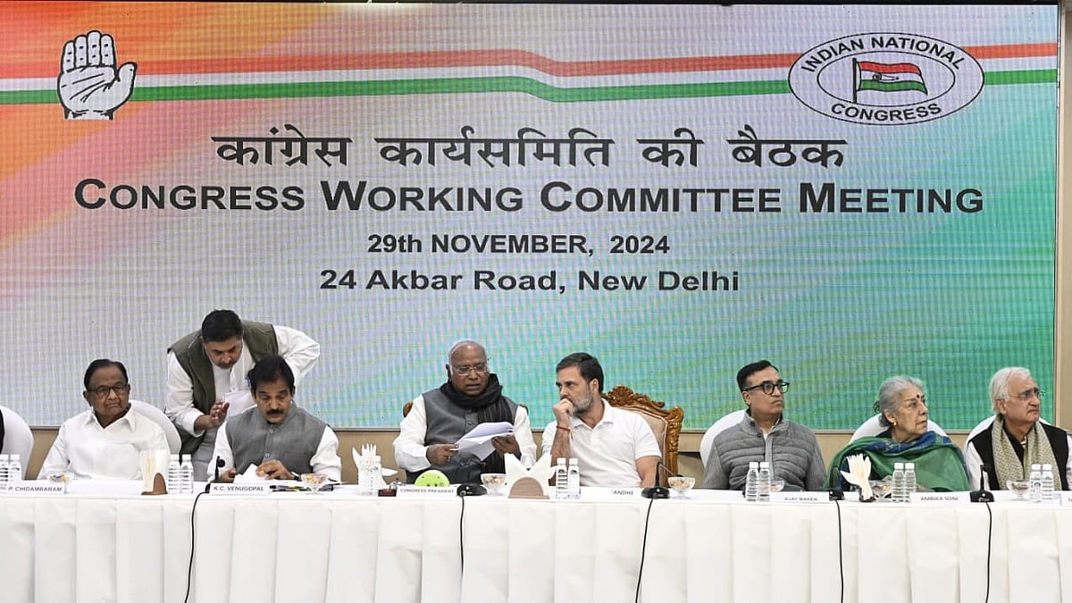 Mallikarjun Kharge, Rahul Gandhi and other leaders of the Congress Working Committee.