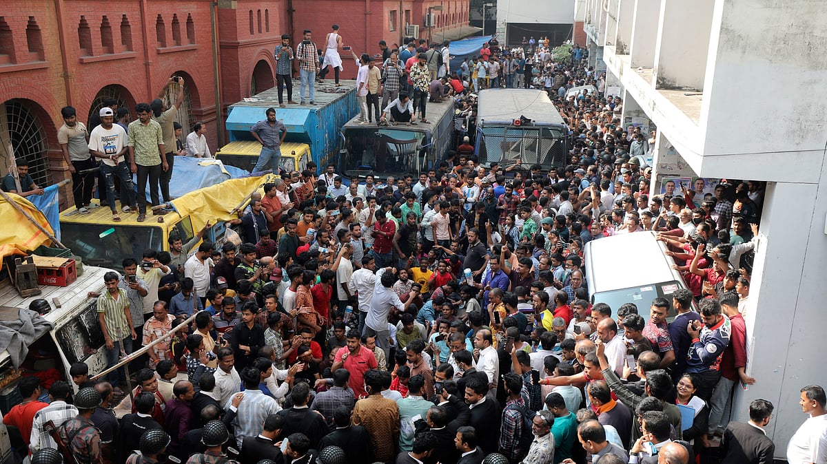 Supporters of Bangladeshi Hindu leader in Chattogram on 26 November (photo: PTI)