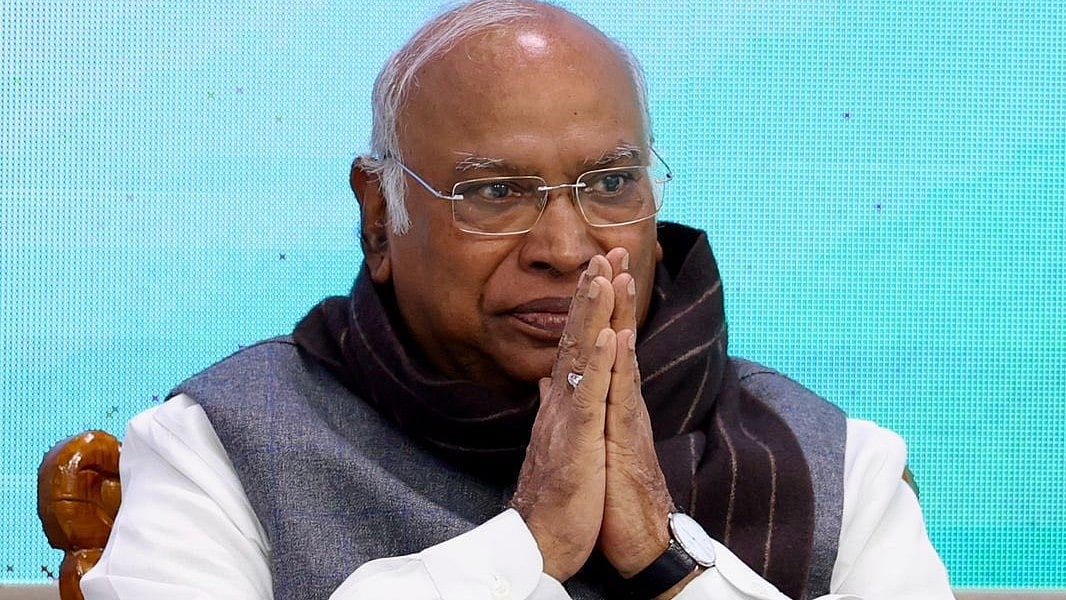 Congress chief Mallikarjun Kharge during CWC meet in New Delhi on 29 November (photo: @kharge/X) 