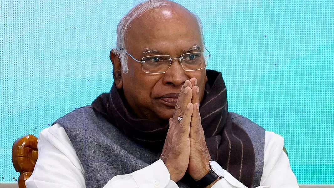 Congress chief Mallikarjun Kharge during CWC meet in New Delhi on 29 November (photo: @kharge/X)