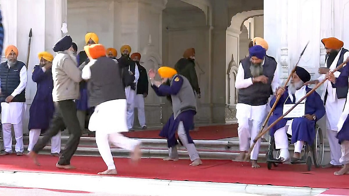 Plainclothes police officer and gurdwara task force tackle the terrorist who targeted Sukbir Singh Badal