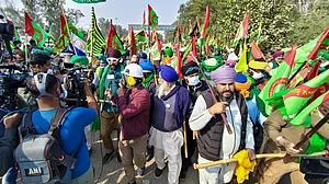 Media asked to maintain safe distance amid farmers’ Delhi Chalo march