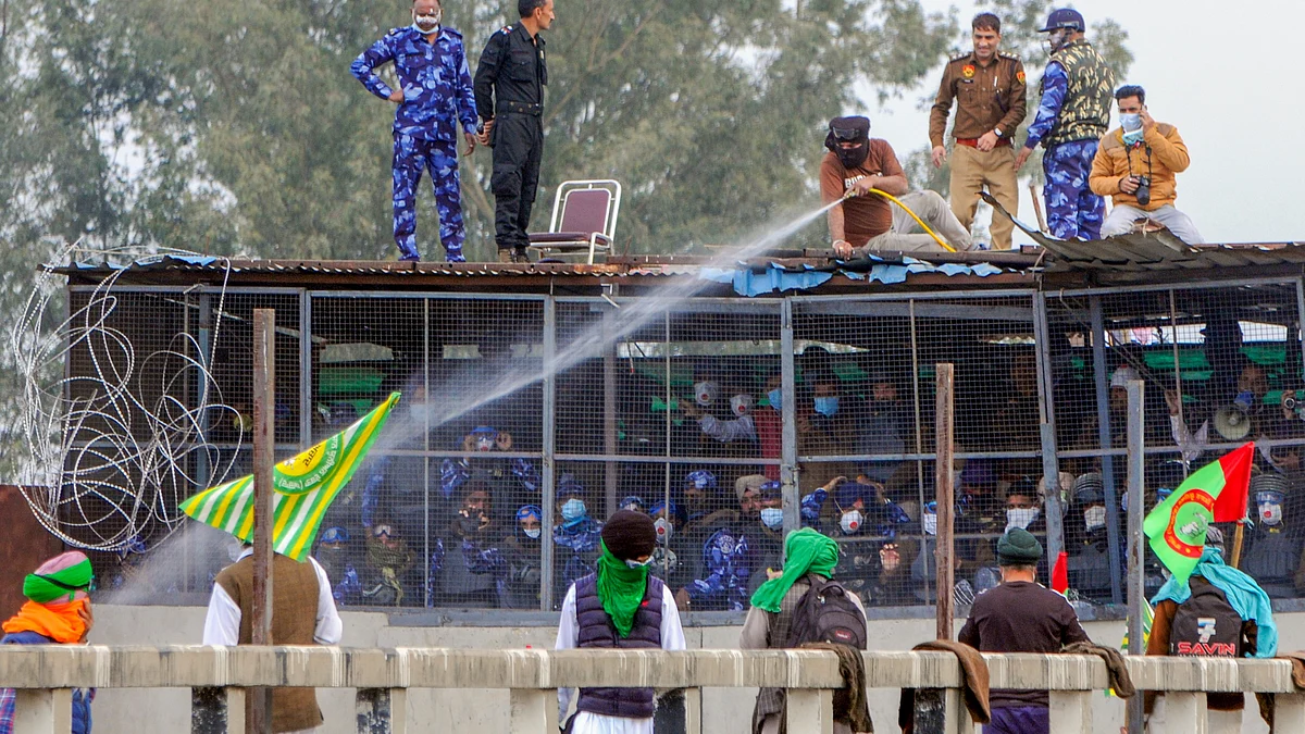 Police use water cannons to disperse farmers at Shambhu border, 8 Dec 2024 (Photo: PTI)