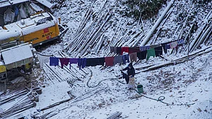 Himachal receives season's first snowfall, 87 roads closed