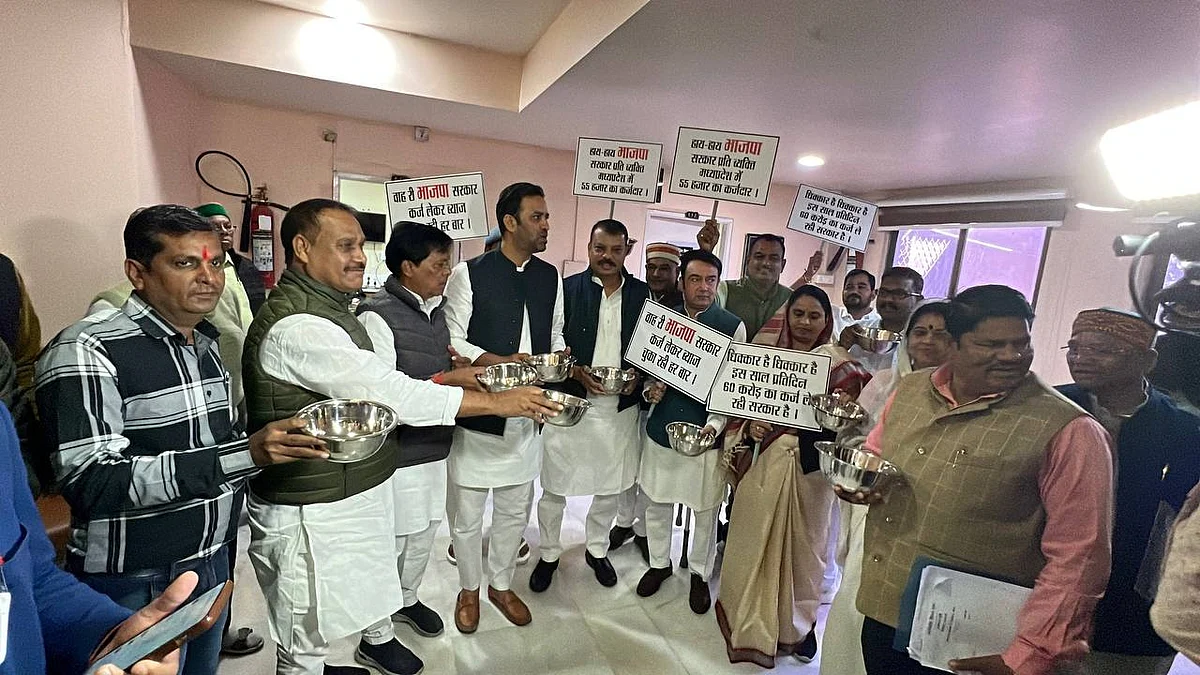 Congress leaders protest in Bhopal on 17 December (photo: IANS)