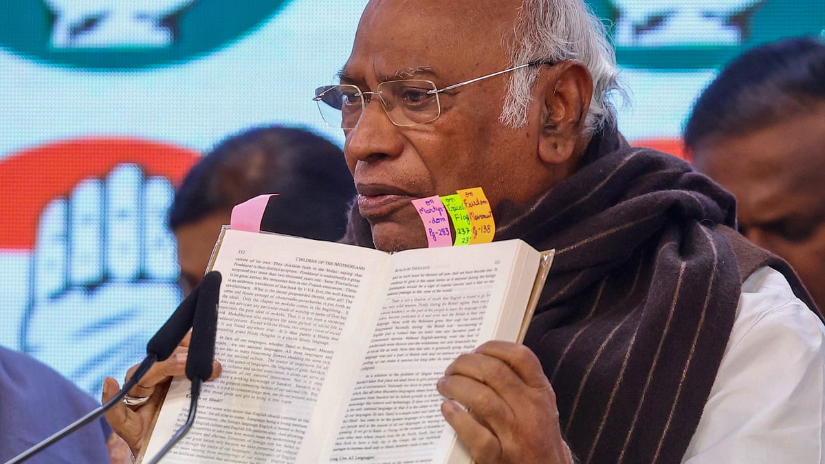Mallikarjun Kharge addresses a press conference in New Delhi on 18 December (photo: PTI)