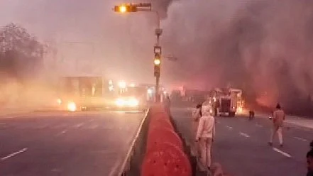 Major fire on Jaipur-Ajmer national highway on 20 December (photo: PTI)  