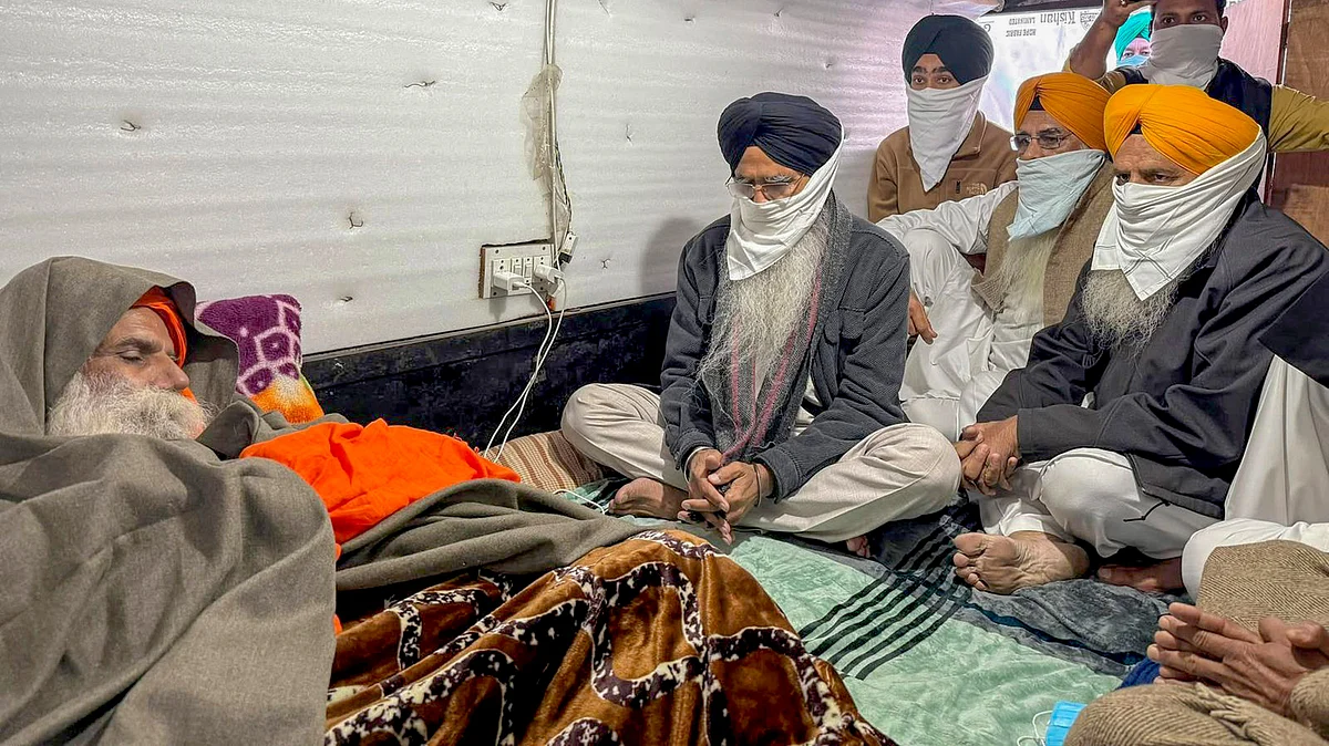 Jagjit Singh Dallewal (left) is fasting to demand a legal guarantee of MSP. He is also a cancer patient