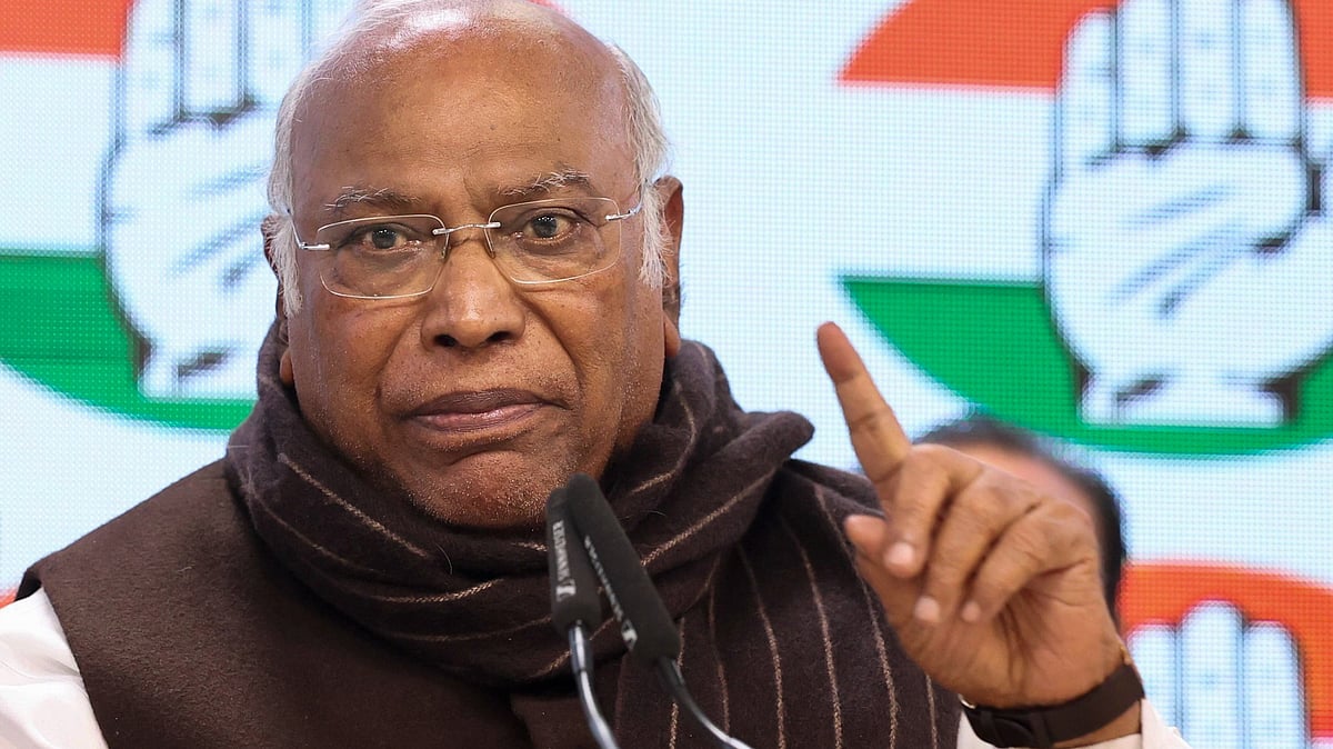 Mallikarjun Kharge addresses a press conference in New Delhi on 18 December (photo: PTI)