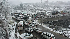 Shimla, Manali turn white on Christmas as snowfall boosts tourism, causes disruptions
