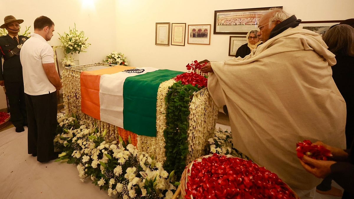 Let Manmohan Singh’s last rites be at a place fit for a memorial: Kharge to Modi